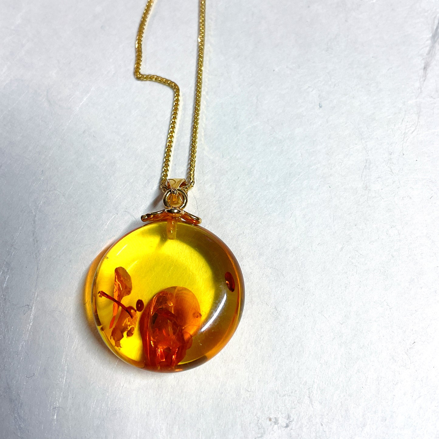 Amber Round Shape Pendant / s925 Necklace