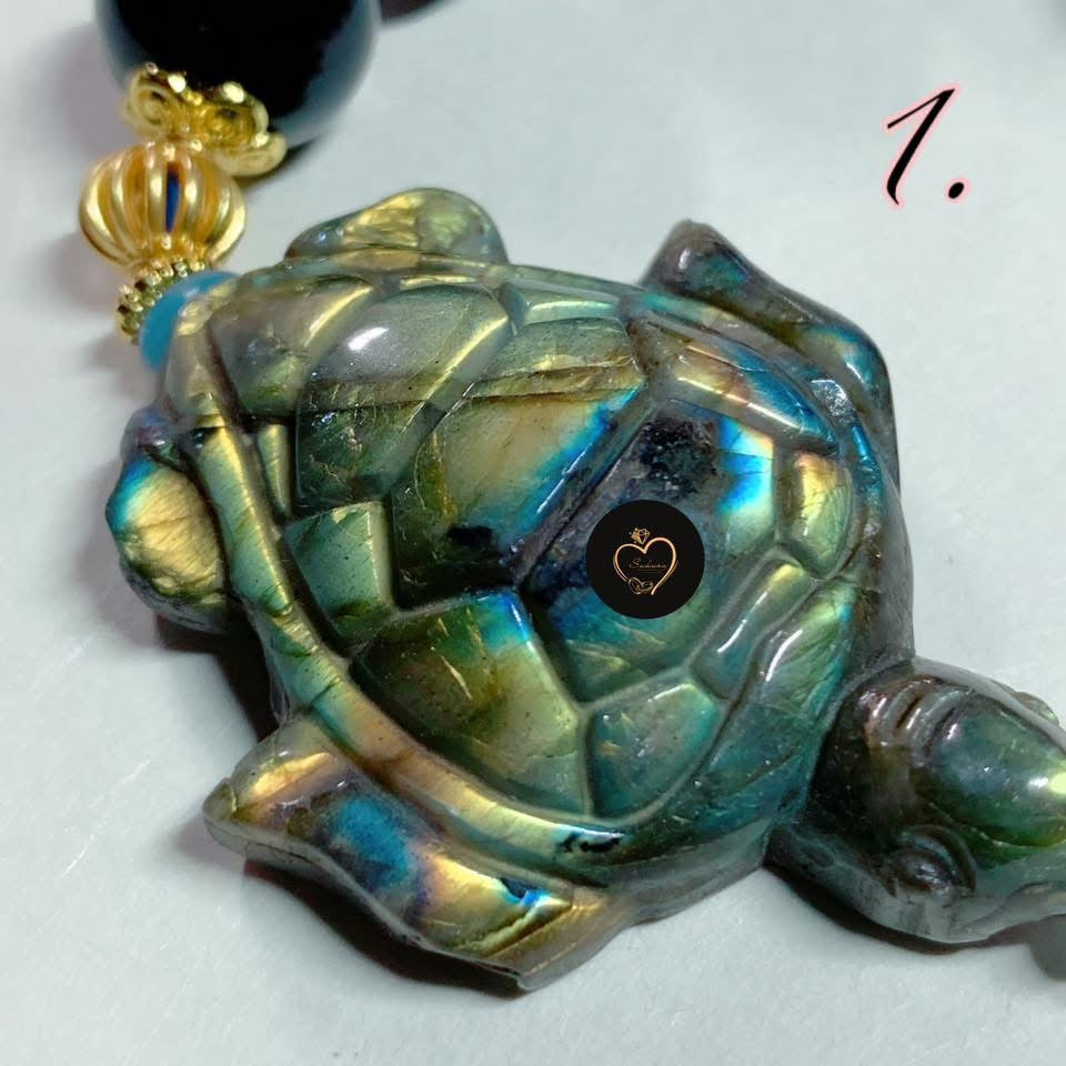 LABRADORITE ( hand carvings turtle 🐢 )
x Rainbow Obsidian Bracelet