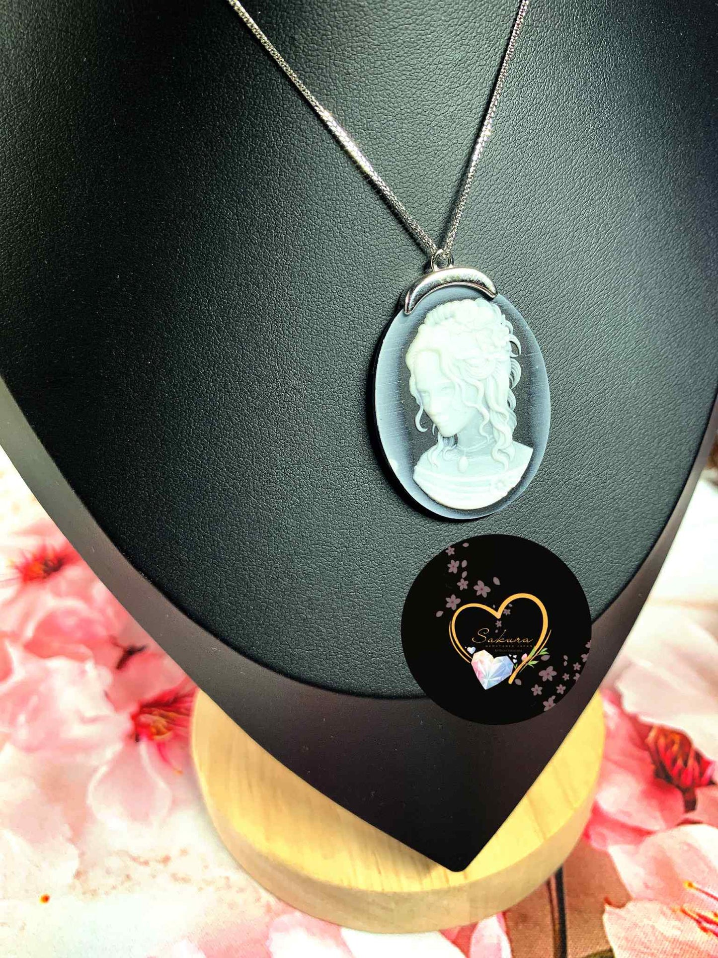 HAND ENGRAVED Natural STONE Natural Agate CAMEO Black Agate Pendant fr: Italia 🇮🇹