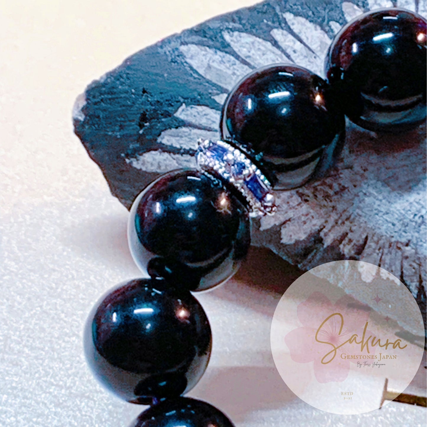 DESABURE by: imsakura
SMOKY QUARTZ Snake carving w/ BLACK ONYX Bracelet