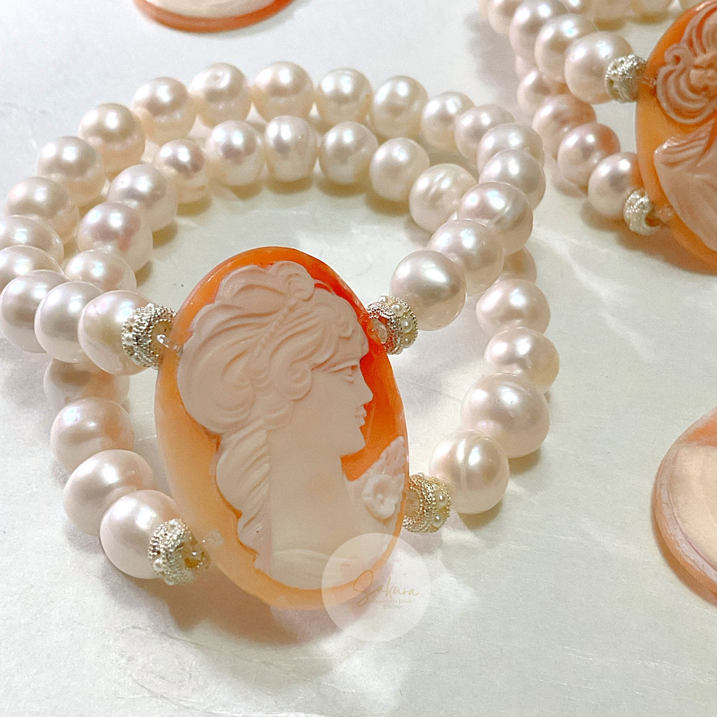 DESABURE by: imsakura 
Natural CAMEO Agate / Pearl Bracelet