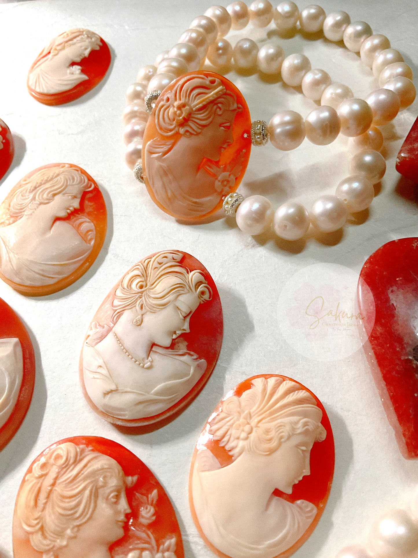 DESABURE by: imsakura 
Natural CAMEO Agate / Pearl Bracelet