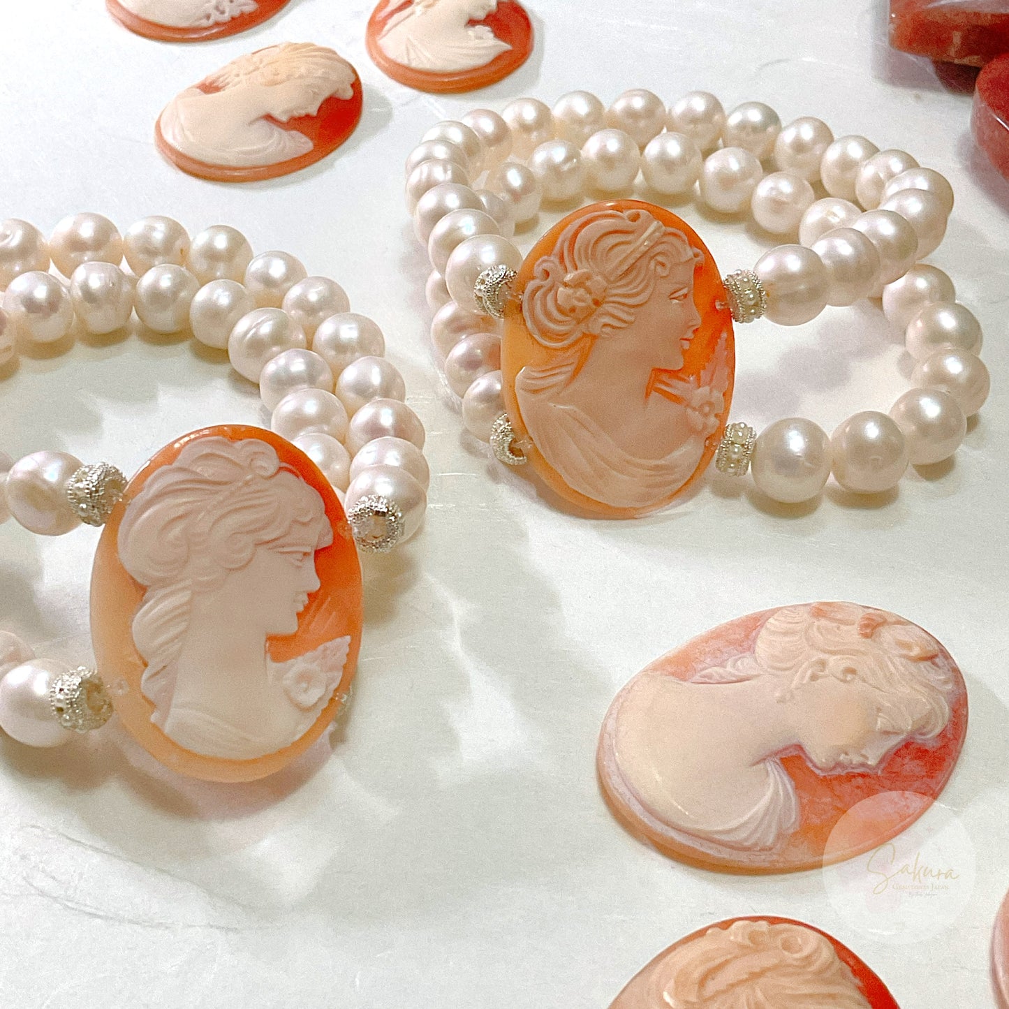 DESABURE by: imsakura 
Natural CAMEO Agate / Pearl Bracelet