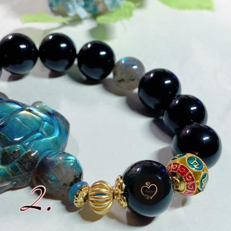 LABRADORITE ( hand carvings turtle 🐢 )
x Rainbow Obsidian Bracelet