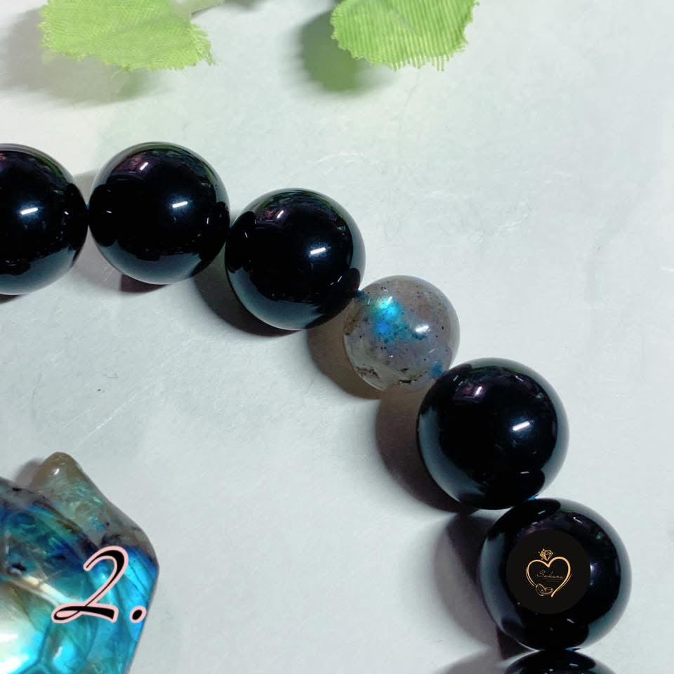 LABRADORITE ( hand carvings turtle 🐢 )
x Rainbow Obsidian Bracelet