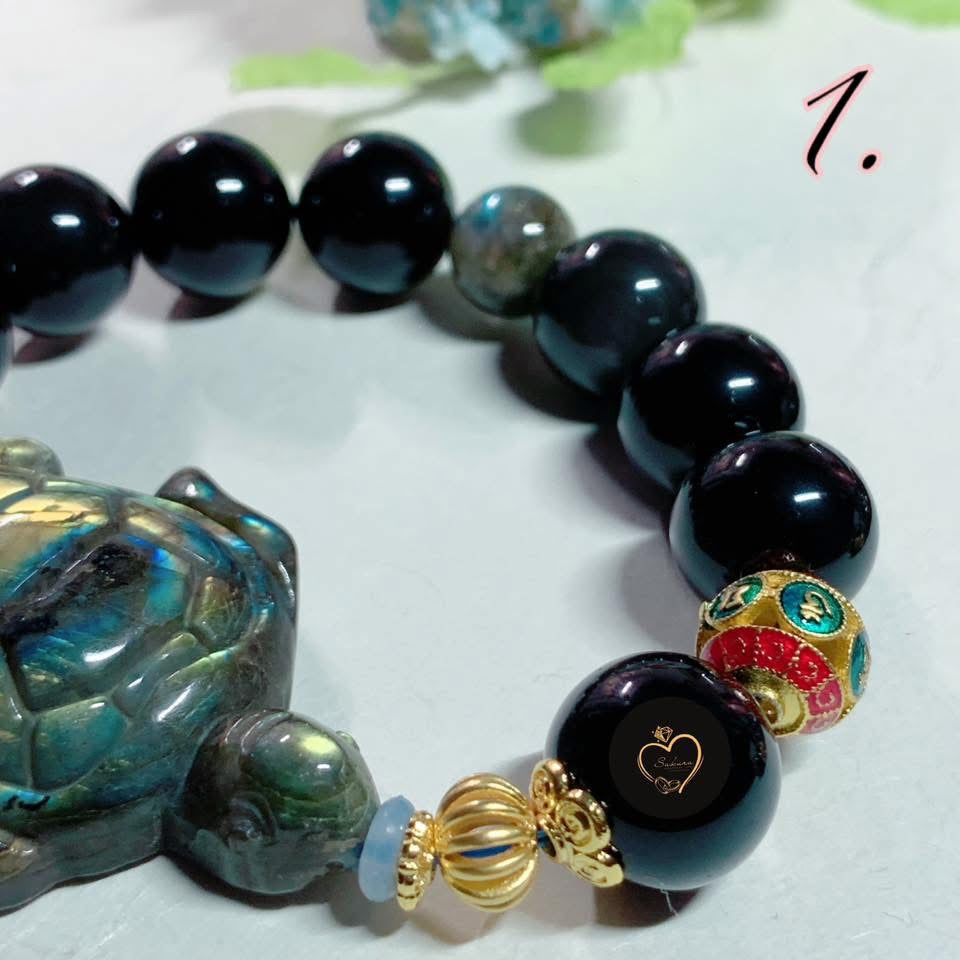 LABRADORITE ( hand carvings turtle 🐢 )
x Rainbow Obsidian Bracelet