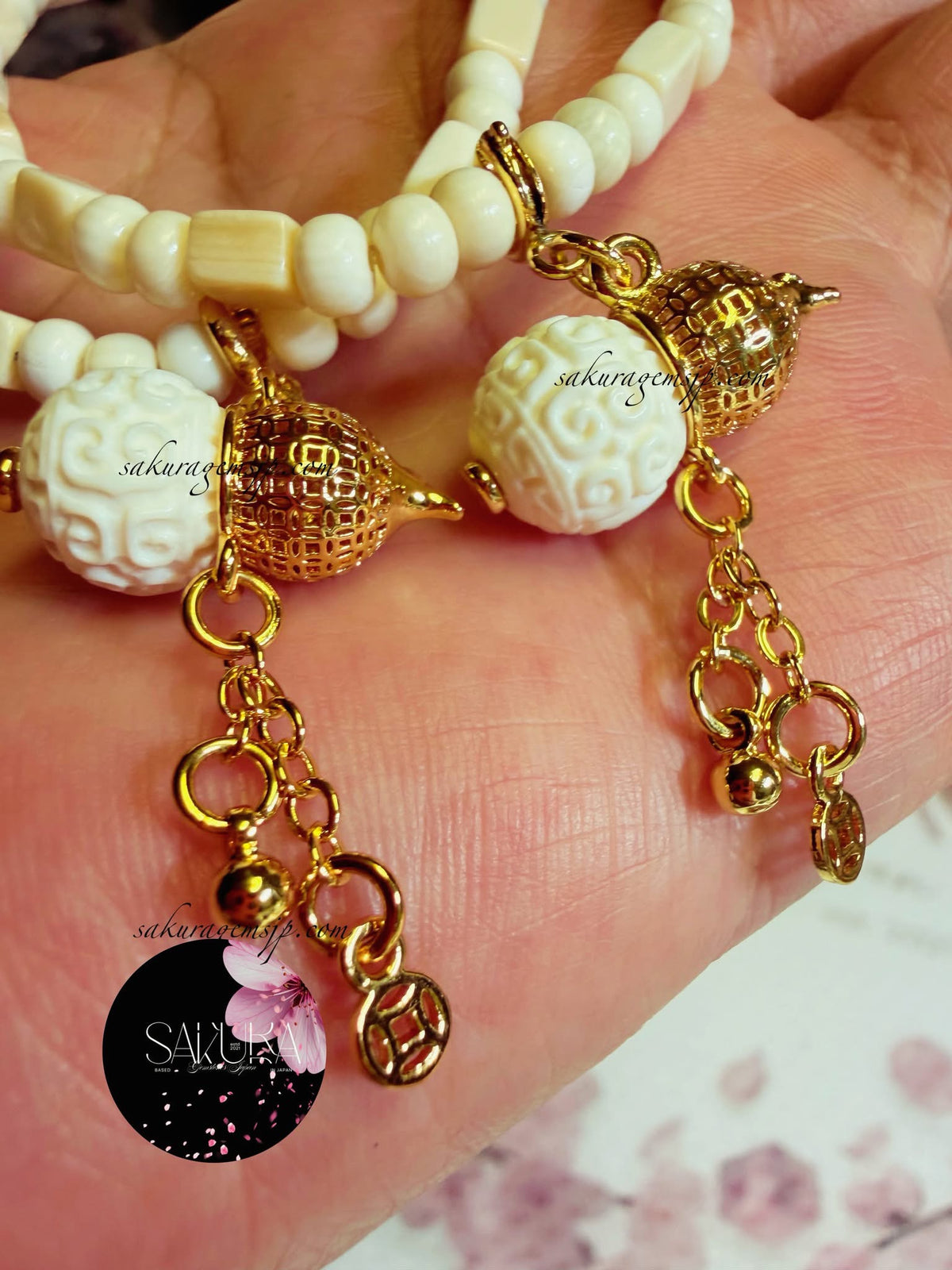 Sakura Gemstones Mammoth Ivory Bracelet ( the snowflake )